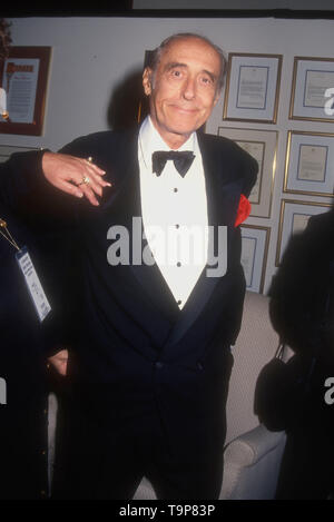 Westwood, CALIFORNIA, STATI UNITI D'AMERICA 19 aprile 1994 Compositore Henry Mancini assiste il settantesimo compleanno di Henry Mancini in aprile 19, 1994 a Pauley Pavilion a UCLA a Westwood, California, Stati Uniti d'America. Foto di Barry re/Alamy Stock Photo Foto Stock