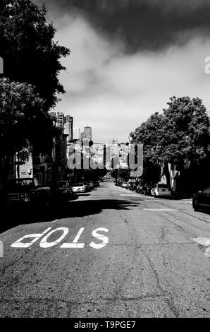 Bianco e Nero Streetview per il Lombard Street Foto Stock