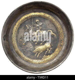 Un ritardo di scita/early Sarmatian steppa-nomadi ciotola in argento con una scena di caccia, fine del IV - III secolo A.C. vaso lavorato in due p mondo antico, Additional-Rights-Clearance-Info-Not-Available Foto Stock