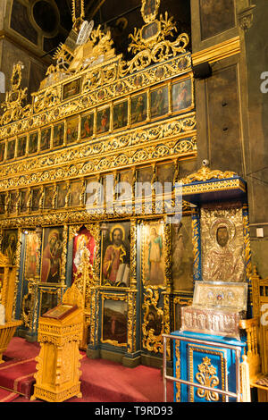 Bucarest, Romania - 16 Marzo 2019: interior shot del santuario nella Chiesa 'Sfantul Antonie Curtea Veche' situato nella parte vecchia della città di Bucarest, Romania. Foto Stock