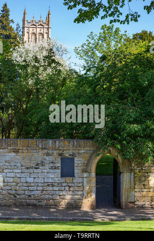 L'ingresso alla Ernest Wilson Memorial Garden a Chipping Campden, Inghilterra Foto Stock