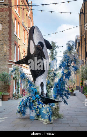 Killer Whale display floreale in Pavilion Road per il Chelsea in Fiore 2019. A Chelsea, Londra, Inghilterra Foto Stock