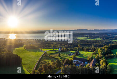 Lago Starnberger prima le Alpi della Ilkahöhe visto, Tutzing, 5-paese di mare, Alta Baviera, Baviera, Germania, Europa, Starnberger See Vor den Alpen Foto Stock