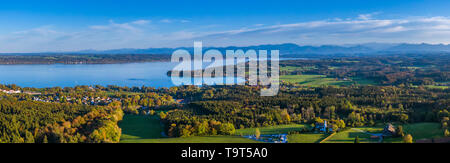 Lago Starnberger prima le Alpi della Ilkahöhe visto, Tutzing, 5-paese di mare, Alta Baviera, Baviera, Germania, Europa, Starnberger See Vor den Alpen Foto Stock