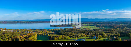 Lago Starnberger prima le Alpi della Ilkahöhe visto, Tutzing, 5-paese di mare, Alta Baviera, Baviera, Germania, Europa, Starnberger See Vor den Alpen Foto Stock