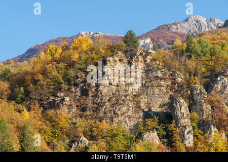 Paesaggio autunnale ligure parte montagne delle Alpi Italiane Foto Stock