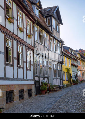 Metà storico-case con travi di legno nella città vecchia di Quedlinburg, patrimonio mondiale dell UNESCO, resina, Sassonia-Anhalt, Germania, Europa, Historische Fachwerkhäus Foto Stock