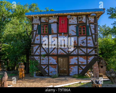 La casa della strega in la strega's dance floor con Thale, est resina, Sassonia-Anhalt, Germania, Europa Hexenhaus am Hexentanzplatz bei Thale, Ostharz, Sachs Foto Stock