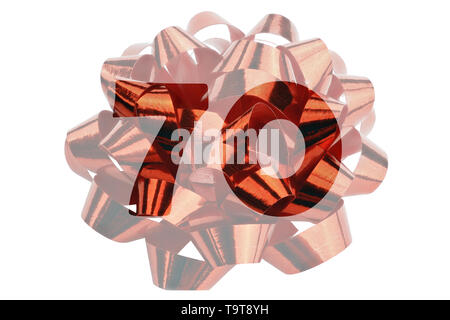 Numero evidenziato 70 nella parte anteriore di un primo piano fotografia di un regalo rossa bow Foto Stock
