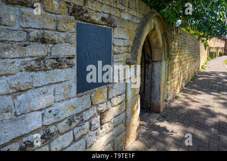 L'ingresso alla Ernest Wilson Memorial Garden a Chipping Campden, Inghilterra Foto Stock