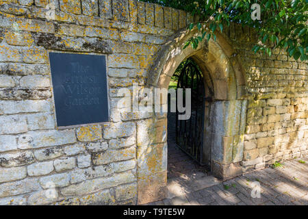 L'ingresso alla Ernest Wilson Memorial Garden a Chipping Campden, Inghilterra Foto Stock