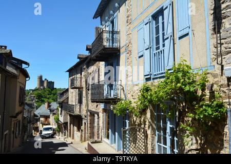 Le pittoresche strade di Najac, uno dei più bei villaggi di Francia. Foto Stock