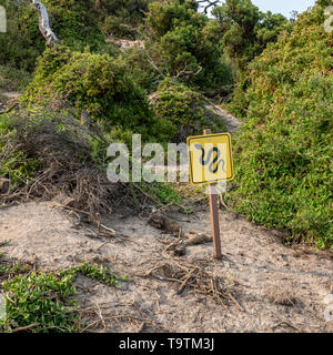 Attenzione di serpenti segno, dune di sabbia, Tasmania, Australia Foto Stock