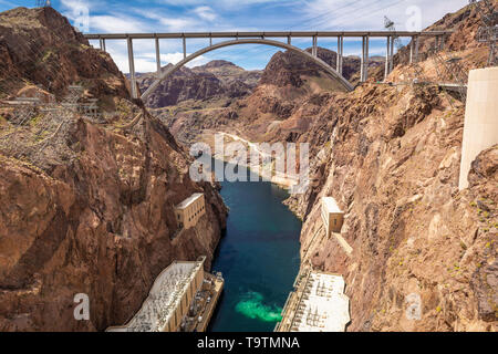 Mike O'Callaghan - Pat Tillman Memorial Bridge il collegamento di Arizona e Nevada oltre il Fiume Colorado, accanto alla Diga di Hoover. Stati Uniti d'America Foto Stock