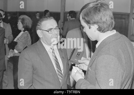 Mosca, Russia - Luglio 07, 1991: Leader del partito Communst del russo Ivan RSFSR Kuzmich Polozkov parla di corespondent in 3D straordinaria il Congresso dei deputati del popolo) di russo RSFSR. Foto Stock