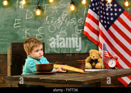 Scuola kid alla lezione 4 di luglio. scuola lezione di lingua inglese nella scuola americana. Foto Stock