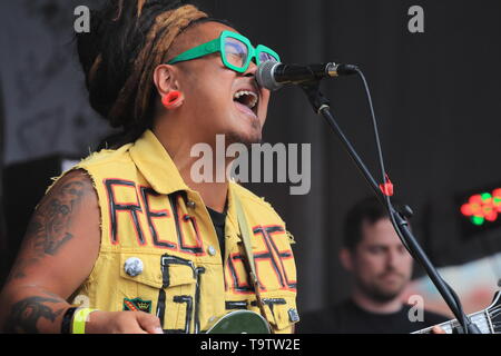 Quebec, Canada. Canadian reggae band Danny Rebel & il KGB esibirsi dal vivo sul palco durante il Pouzza Fest di Montreal. Foto Stock