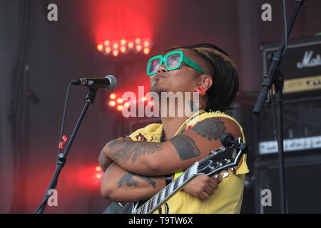 Quebec, Canada. Canadian reggae band Danny Rebel & il KGB esibirsi dal vivo sul palco durante il Pouzza Fest di Montreal. Foto Stock