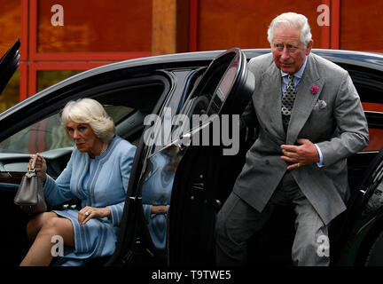 Il Principe di Galles e la duchessa di Cornovaglia arriva per una visita alla Glencree la pace e la riconciliazione nel centro di Glencree, Co Wicklow, il primo giorno della coppia reale della visita in Irlanda. Foto Stock