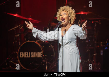 Londra, Regno Unito. Il 20 maggio 2019. Londra, Regno Unito. Lunedì 20 maggio 2019. Emeli Sandé eseguendo 'vita reale' Album vetrina a Sadler's Wells Theatre, Credito: Jason Richardson/Alamy Live News Foto Stock
