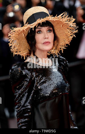 CANNES - 20 Maggio: Isabelle Adjani arriva alla premiere di ' LA BELLE EPOQUE ' durante il 2019 Festival di pellicola di Cannes il 20 maggio 2019 presso il Palais des Festivals in Cannes, Francia. (Foto di Lyvans Boolaky/imageSPACE/MediaPunch) Foto Stock