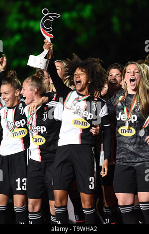Sara Gama (Juventus donne) Aurora Galli (Juventus donne) Laura Giuliani (Juventus donne) durante l'italiano 'Serie A' match tra Juventus 1-1 Atalanta presso lo stadio Allianz il 19 maggio 2019 a Torino, Italia. (Foto di Maurizio Borsari/AFLO) Foto Stock