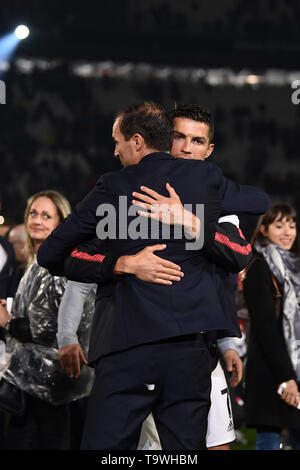 Massimiliano Allegri allenatore (Juventus) Cristiano Ronaldo dos Santos Aveiro (Juventus) durante l'italiano 'Serie A' match tra Juventus 1-1 Atalanta presso lo stadio Allianz il 19 maggio 2019 a Torino, Italia. (Foto di Maurizio Borsari/AFLO) Foto Stock