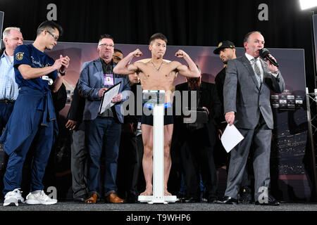 Glasgow, Regno Unito. Il 17 maggio 2019. Naoya Inoue (JPN) Boxe : Naoya Inoue del Giappone assiste il funzionario pesare-in per la IBF Peso gallo titolo bout, semifinali del World Boxing Super Serie - torneo di peso Gallo, a Glasgow in Scozia . Credito: Hiroaki Yamaguchi/AFLO/Alamy Live News Foto Stock