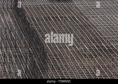Frammento di cornice di rinforzo per il travaso del cassero di formatura del futuro edificio. Foto Stock