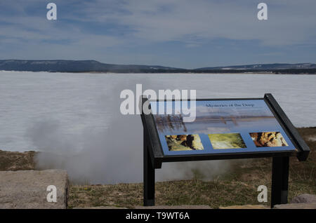 Lago Yellowstone, ancora congelati oltre a fine maggio, Steamboat punto primavera calda Foto Stock