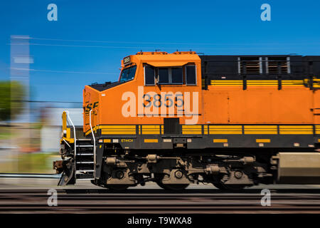 BNSF treno merci passando attraverso Sprague, nello Stato di Washington, USA Foto Stock