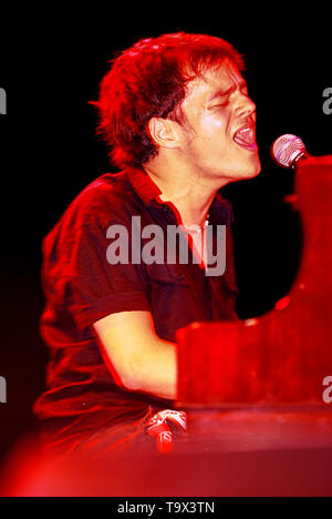 Jamie Cullum eseguendo in Vergine V Festival 2003,Hylands Park, Chelmsford Essex, Regno Unito. Foto Stock