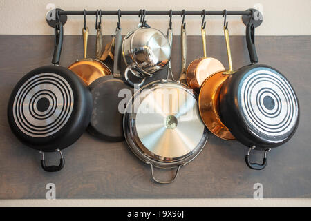 Scaffale Da Cucina A Parete In Metallo Nero 90x25 Cm - Con 10 Ganci Per Pentole E Utensili, Portata Fino A 40 Kg