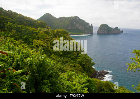 Costa di Vaiava naturale monumento nazionale nella baia di Vatia, Tutuila Island, Samoa americane Foto Stock