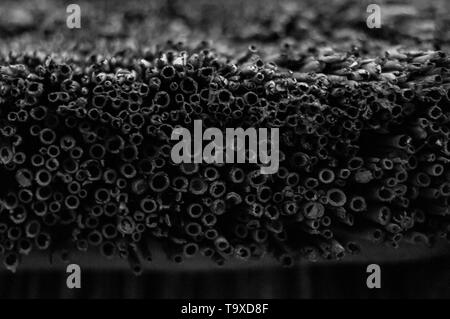 Accuratamente impilati tetto reed. Foto Stock