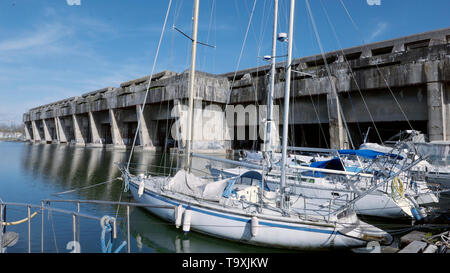 AJAXNETPHOTO. 2019. BORDEAUX, Francia. - U-Boat di penne - RESTI DI CEMENTO ARMATO II GUERRA MONDIALE sommergibile tedesco penne nel porto. Foto:CAROLINE BEAUMONT/AJAX REF:CB190605 462 Foto Stock