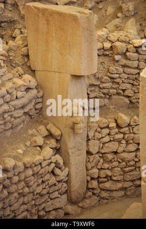 Antiche rovine con animali scolpiti in pietra a Gobekli Tepe, Sanliurfa, Turchia Foto Stock