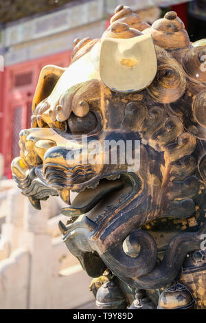 Dorare golden lion nella Città Proibita di Pechino CINA Foto Stock