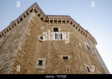 La Rocca dei Rettori', chiamato anche "Castello di Manfredi', è una fortezza nel centro di Benevento e ha una lunga storia. Foto Stock