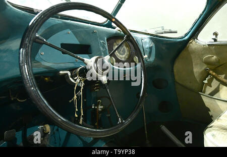 Un 1939 Porsche tipo 64, la più antica vettura di indossare un badge Porsche, sul display da Sotheby's Gallery di Londra. La vettura è il solo tipo di superstite 64 e si prevede di recuperare in eccesso di 20 milioni di dollari quando si va per asta questo mese di agosto in California. Foto Stock