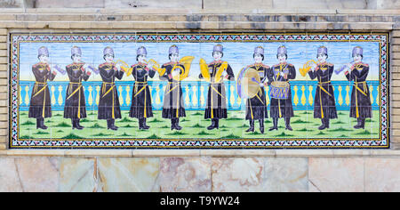 Tilework musicisti al Shams ol Emareh o l edificio di sole, Golestan palace, Teheran, Iran Foto Stock