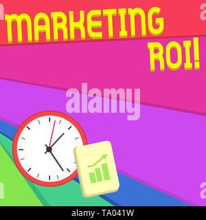 Segno di testo che mostra il ROI del marketing. Business photo testo il contributo di profitto attribuibile al layout di marketing Orologio da parete con Blocco note di escalation di Ba Foto Stock