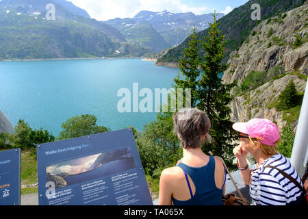 La Svizzera nel canton Vallese, Finhaut, il lago e la diga idroelettrica di Emosson.Caption locale *** Foto Stock