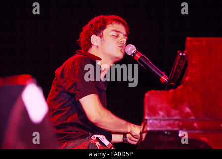 Jamie Cullum eseguendo in Vergine V Festival 2003,Hylands Park, Chelmsford Essex, Regno Unito. Foto Stock