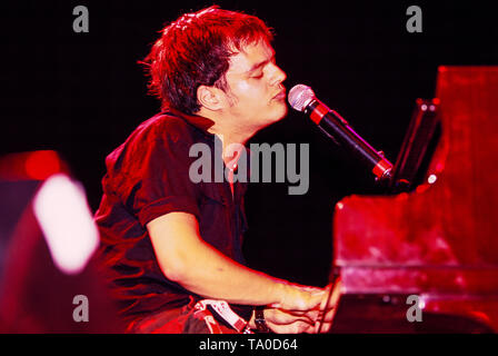 Jamie Cullum eseguendo in Vergine V Festival 2003,Hylands Park, Chelmsford Essex, Regno Unito. Foto Stock