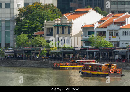 Boat Quay è un molo storico di Singapore, vicino alla foce del Fiume Singapore sulla sua banca del sud e a breve distanza a piedi di Marina Bay. Foto Stock