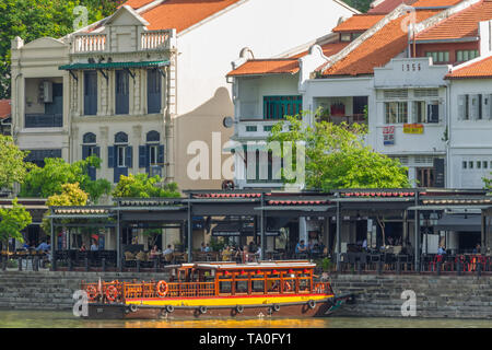 Boat Quay è un molo storico di Singapore, vicino alla foce del Fiume Singapore sulla sua banca del sud e a breve distanza a piedi di Marina Bay. Foto Stock