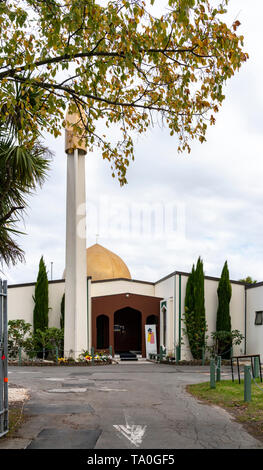 Christchurch, Nuova Zelanda, Moschea Masjid Al Noor memorial con omaggi e la presenza della polizia Foto Stock