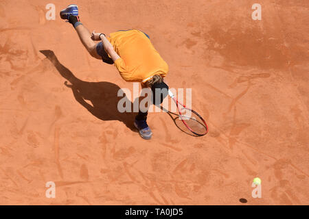 Denis Shapovalov del Canada in azione durante il match contro Novak Djokovic della Serbia. Roma 16-05-2018 Foro Italico Internazionali BNL d'Italia It Foto Stock