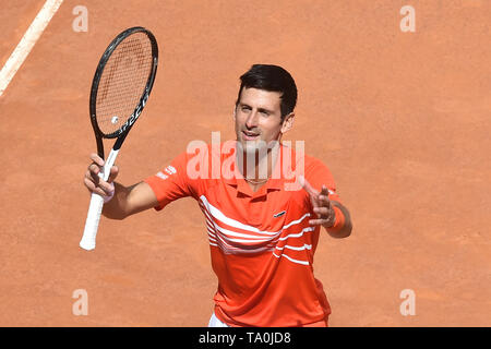 Novak Djokovic di Serbia in azione durante il match contro Denis Shapovalov del Canada. Roma 16-05-2018 Foro Italico Internazionali BNL d'Italia It Foto Stock